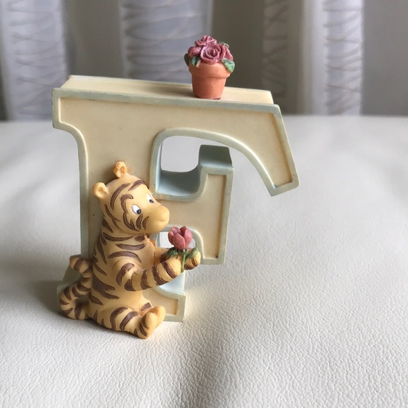 Disney - Winnie the Pooh Alphabet Letter F